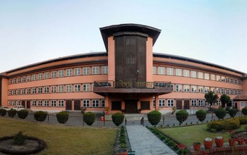 प्रतिनिधिसभा विघटनविरुद्धका रिट निवेदनको सुनुवाइका लागि संवैधानिक इजलास गठन    